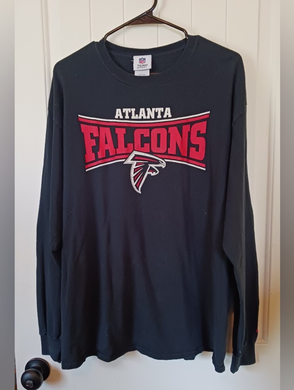 NFL Atlanta Falcons Long Sleeve Tee With Flaws